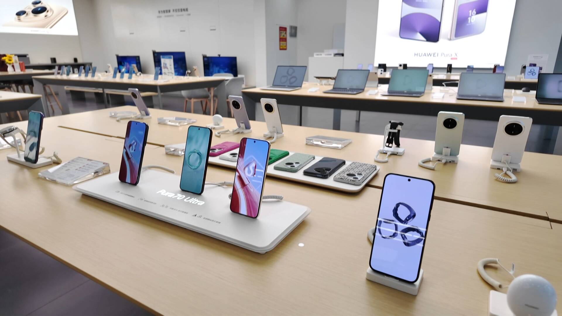 利津:電子產品銷售火爆 "后高考經濟"升溫