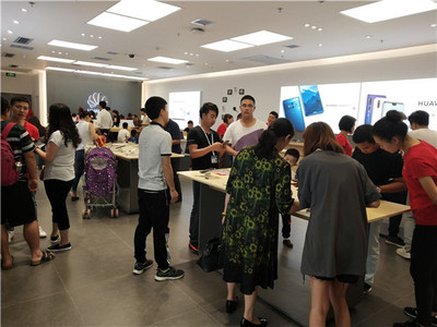 華為門店單店三日銷售額突破60萬，體驗式消費引領電子產品零售新浪潮